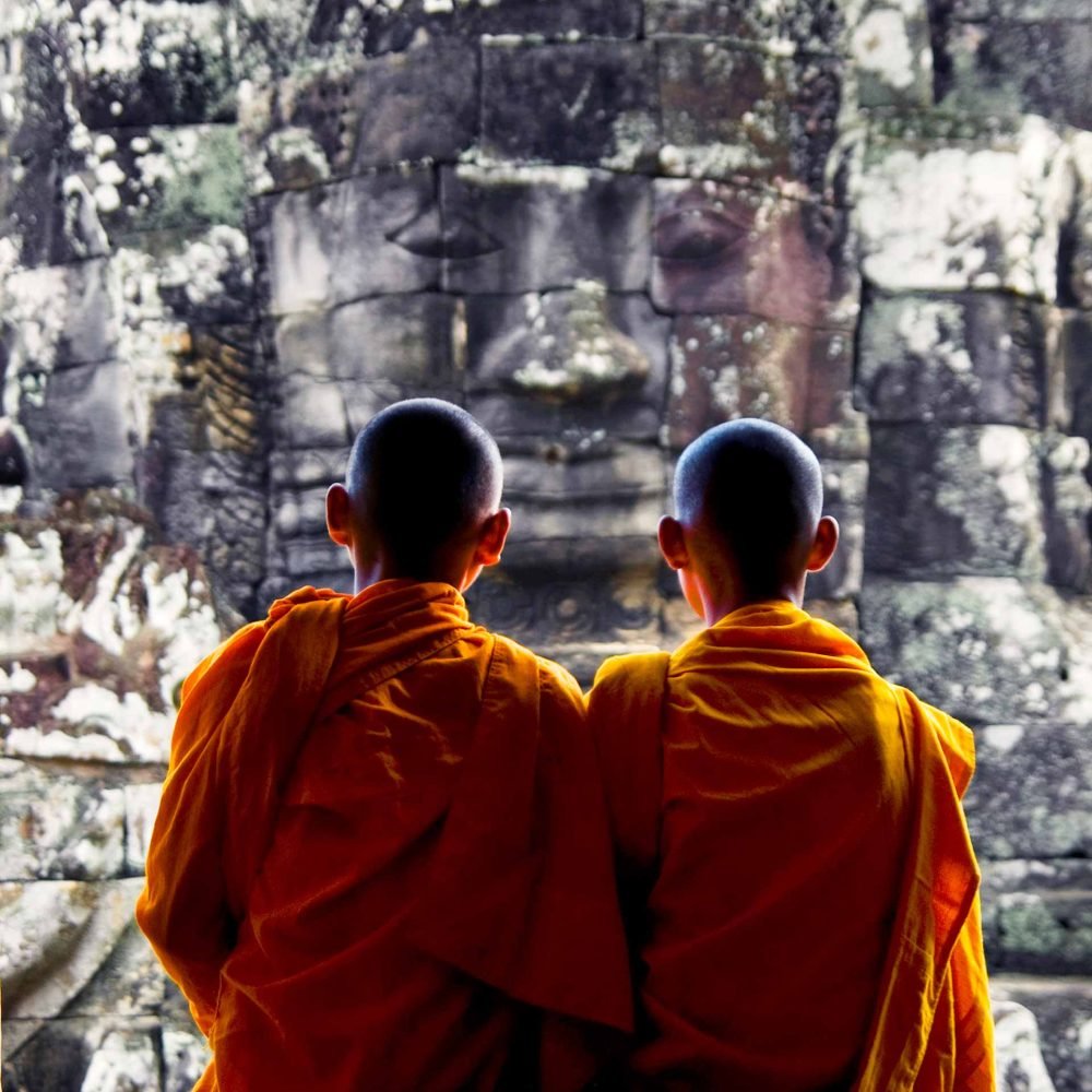 contemplating-monk-angkor-wat-siem-reap-cambodia-P3HVXTJ.jpg