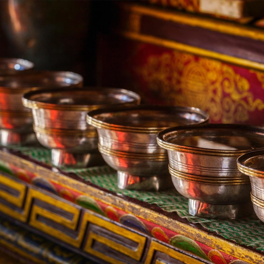 offerings-tibetan-water-bowls-in-lamayuru-gompa-CJSVBYP.jpg